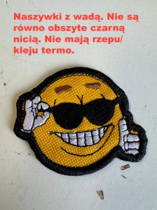 Naszywka emoji z wadą 